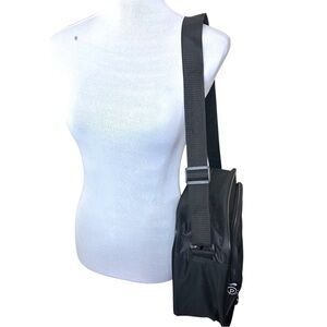 Travel Bag Black Full Zip Front Pocket Shoulder Strap Gym Airport Carry On